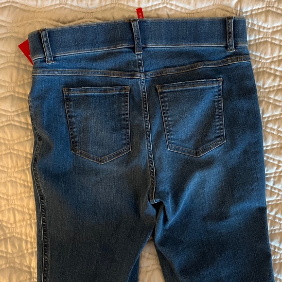 New with tags, SPANX Flair Jeans in Vintage Indigo Size L - Picture 4 of 8